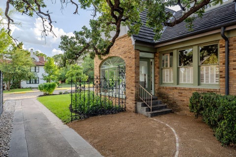 Tiny photo for 106 Laurel LN, Austin, TX 78705 (MLS # 6801877)