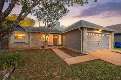 Photo of 8002 Treehouse LN, Austin, TX 78749 (MLS # 6079022)