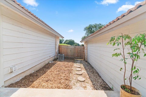Tiny photo for 2217 Onion Creek PKWY #121, Austin, TX 78747 (MLS # 7678244)
