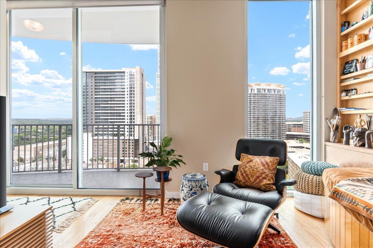 360 Nueces ST 1408