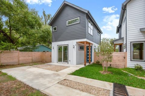 Photo of 5305 Ledesma RD #4, Austin, TX 78721 (MLS # 6096497)