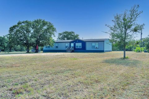 400 Woody Hollow RD Luling TX 78648