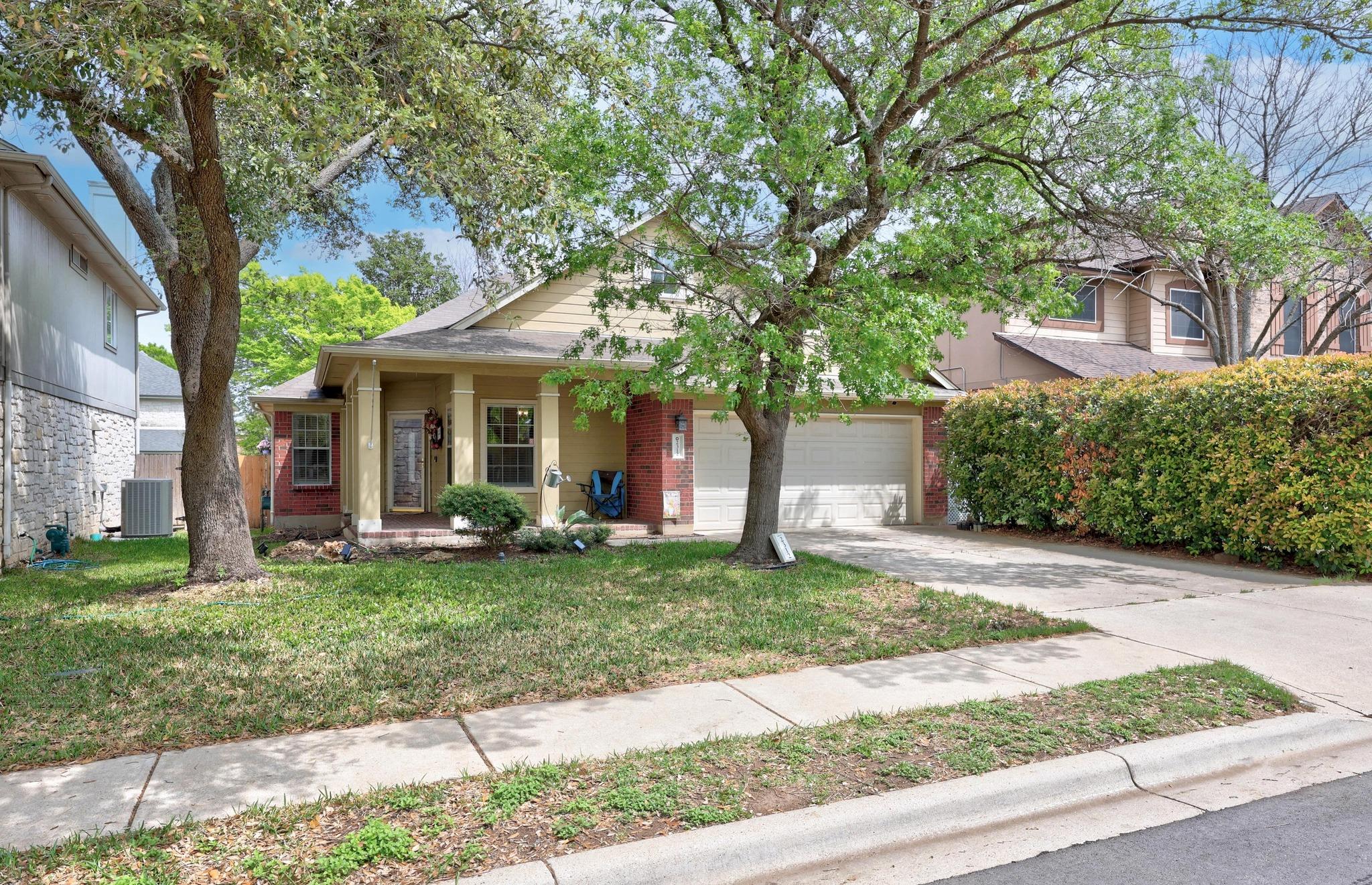2312 Mcgregor LN