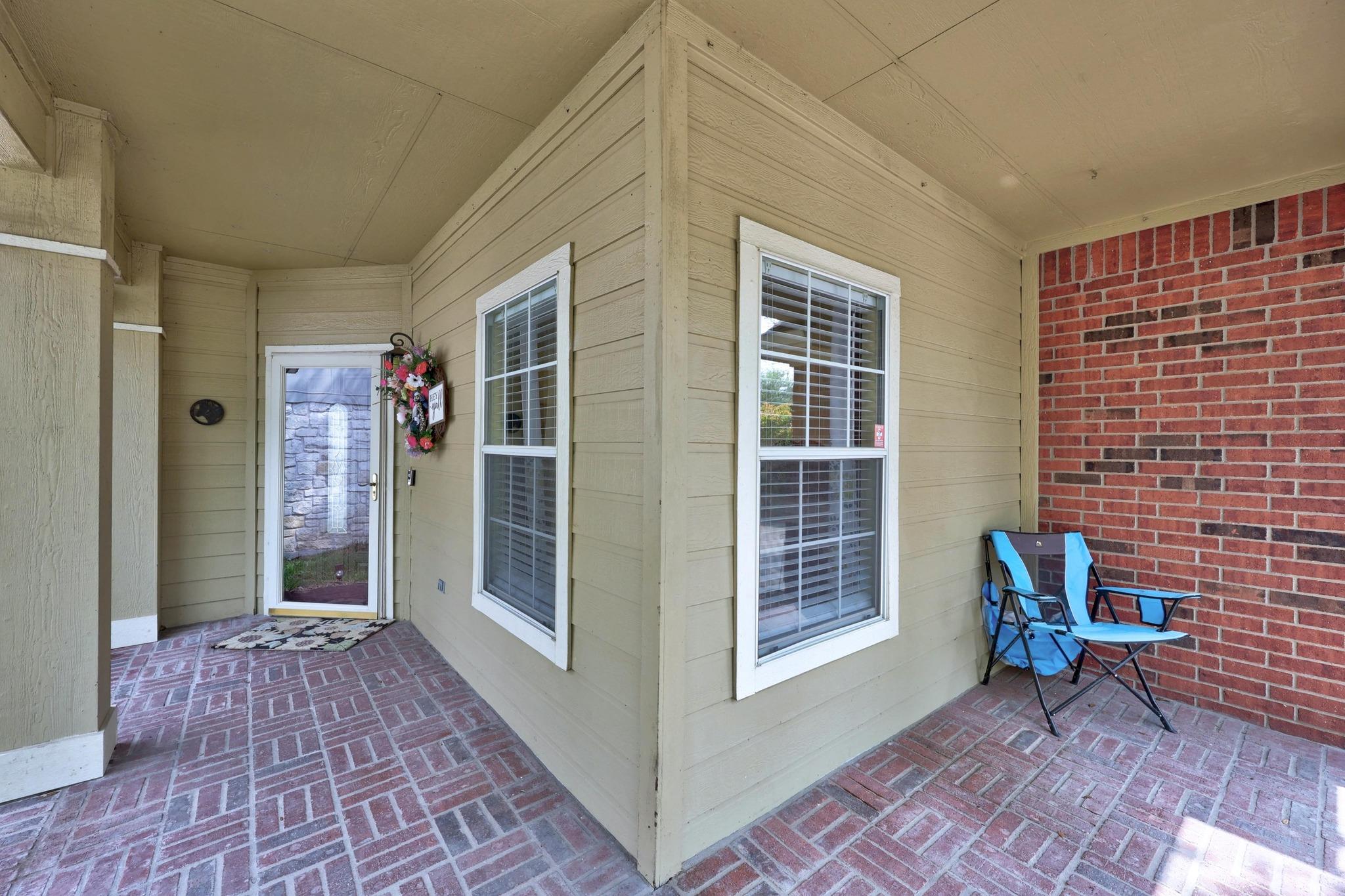 2312 Mcgregor LN