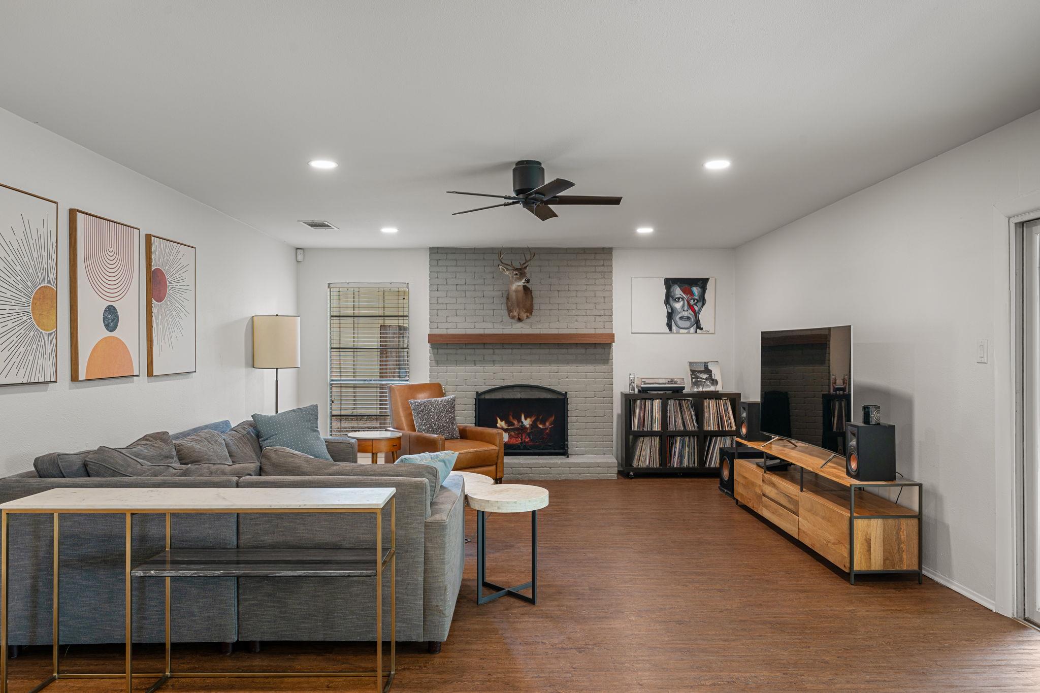 10207 Ray Ave