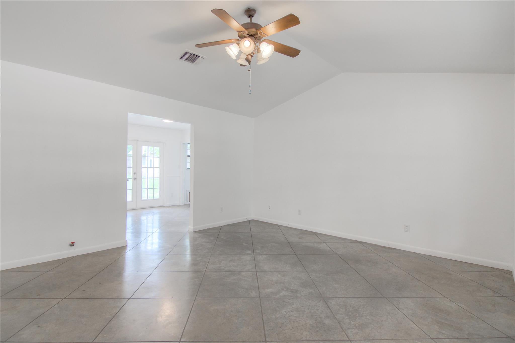 1400 Lazy Creek LN