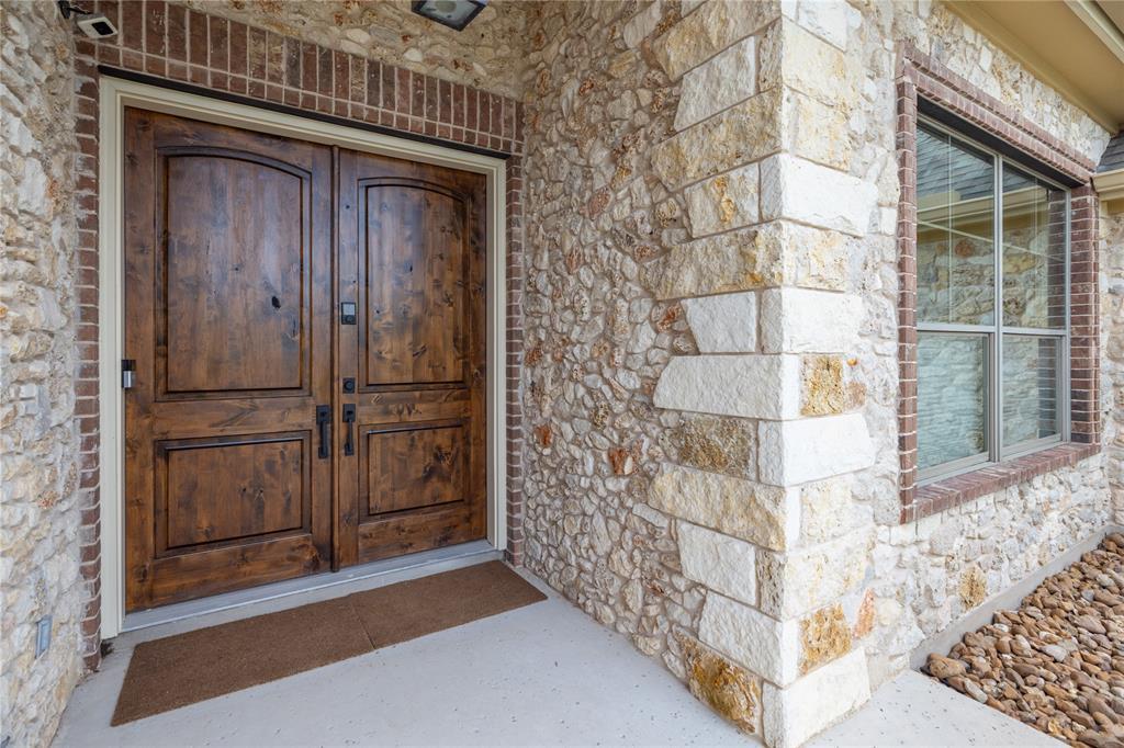 204 E Vienna DR