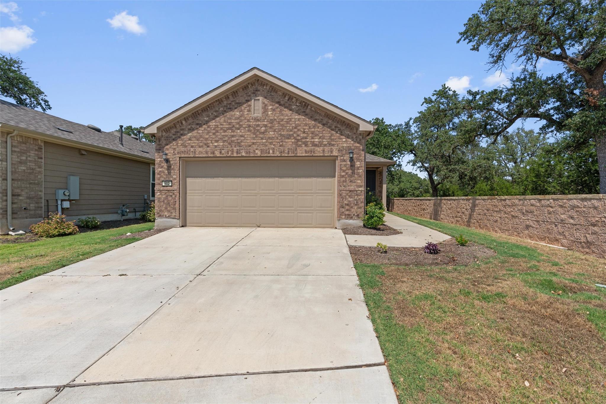 502 Saratoga LN