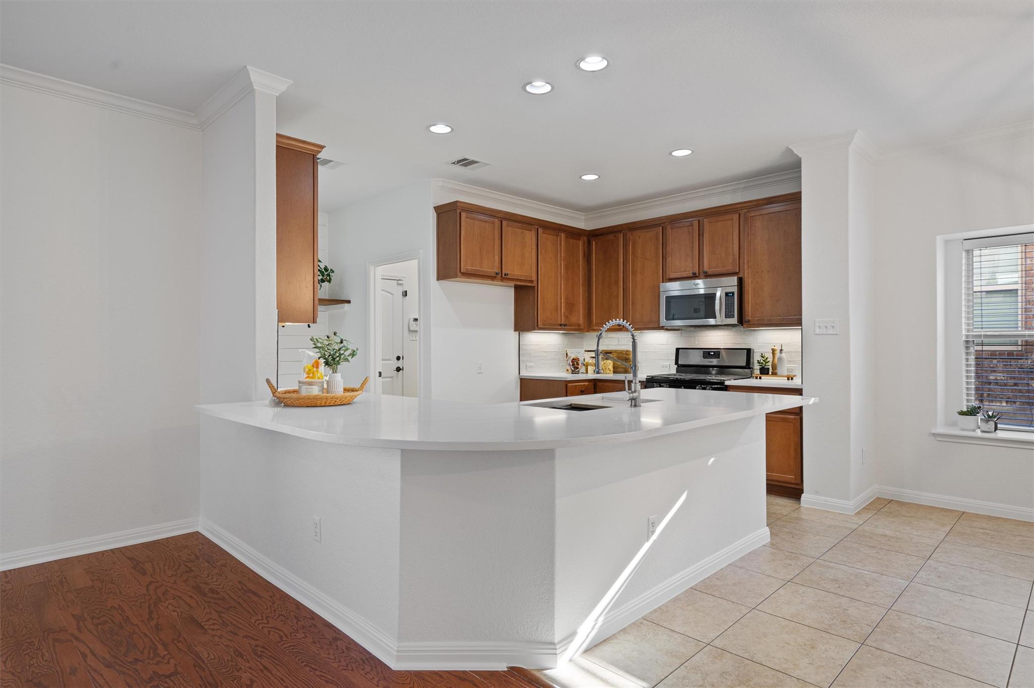 422 Village Commons BLVD