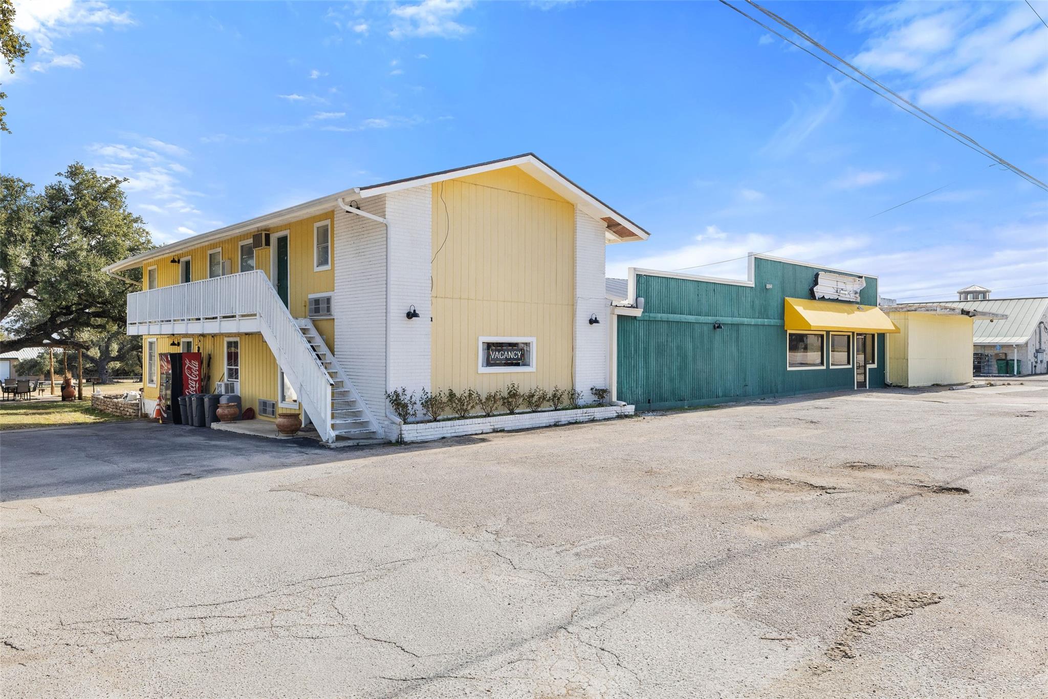 1206 Main St