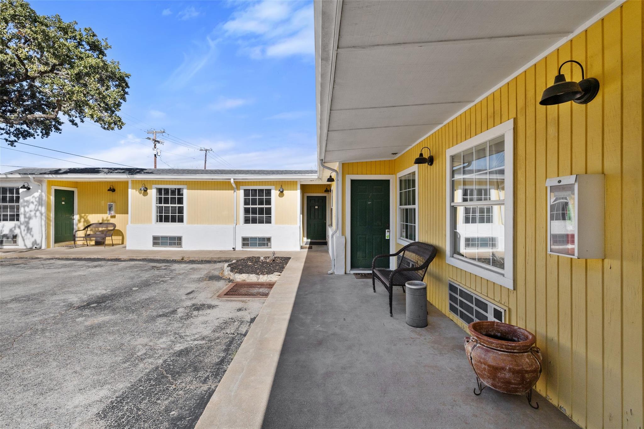 1206 Main St