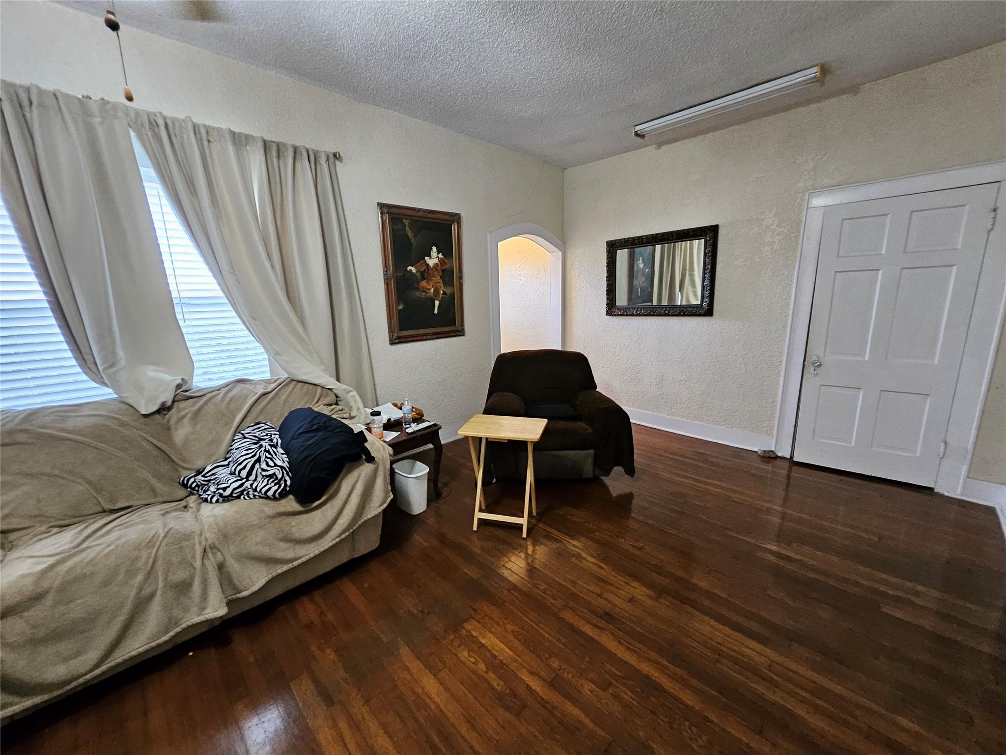 201, 203, 205, & 207 S Hwy 183