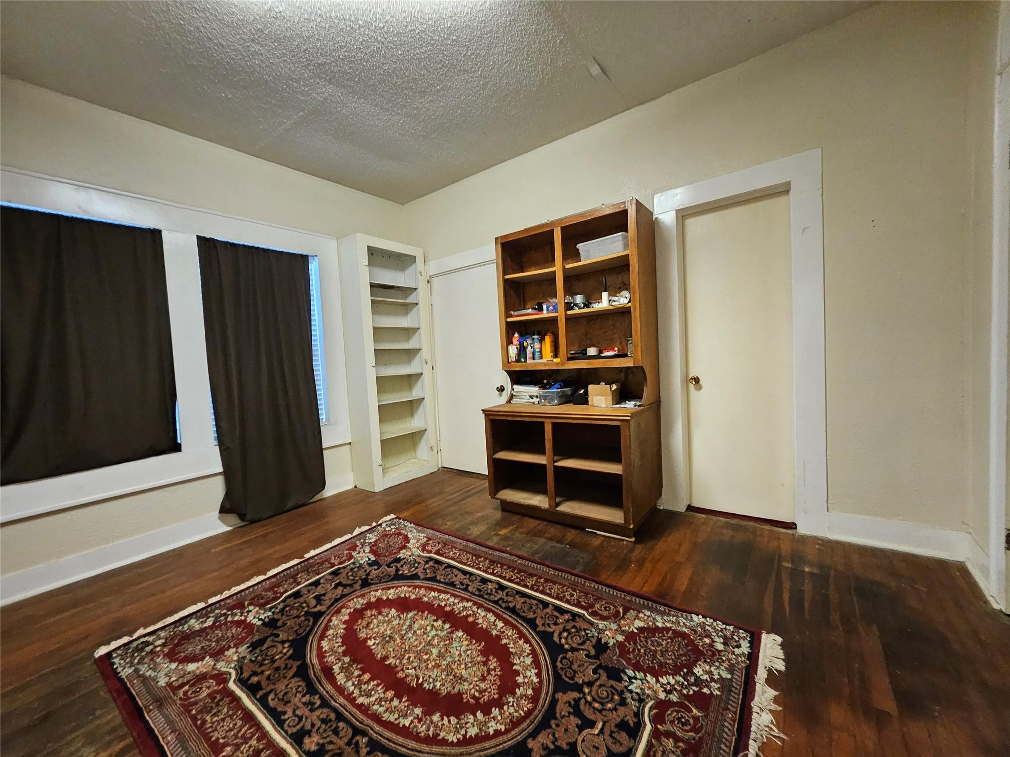 201, 203, 205, & 207 S Hwy 183