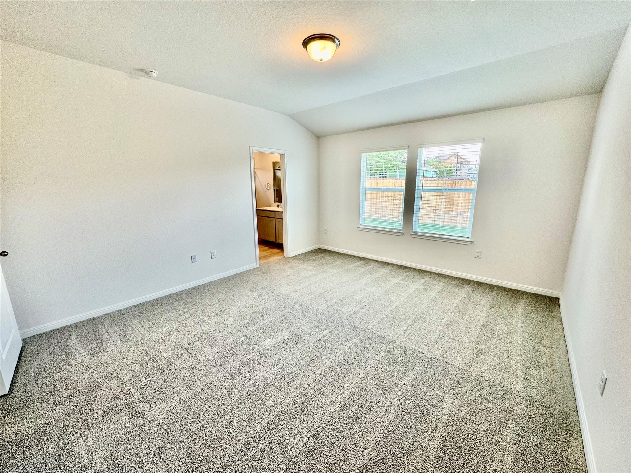 5009 Hazelnut LN