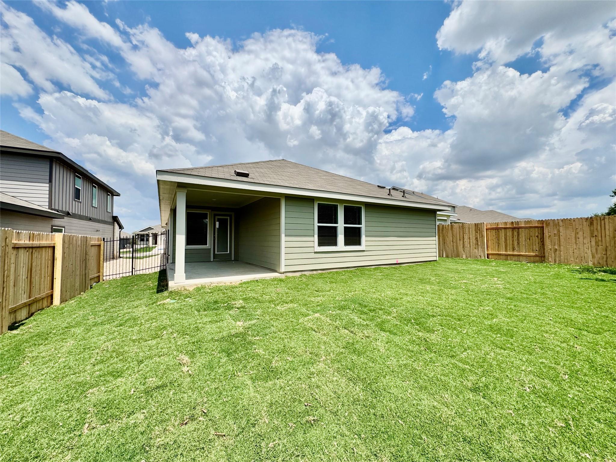 5009 Hazelnut LN