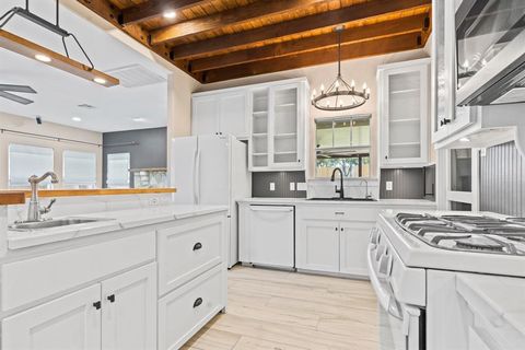 Tiny photo for 10101 Twin Lake LOOP, Dripping Springs, TX 78620 (MLS # 8354245)