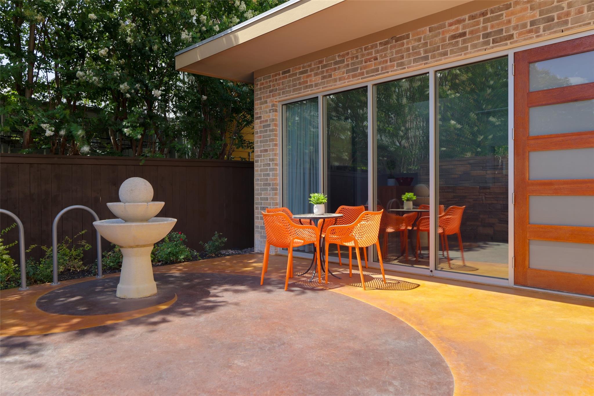 900 W North Loop BLVD