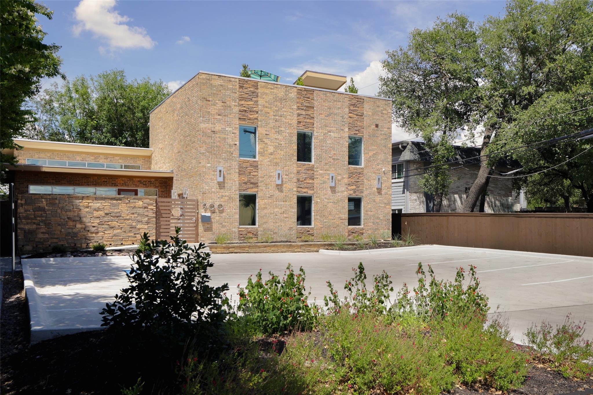 900 W North Loop BLVD