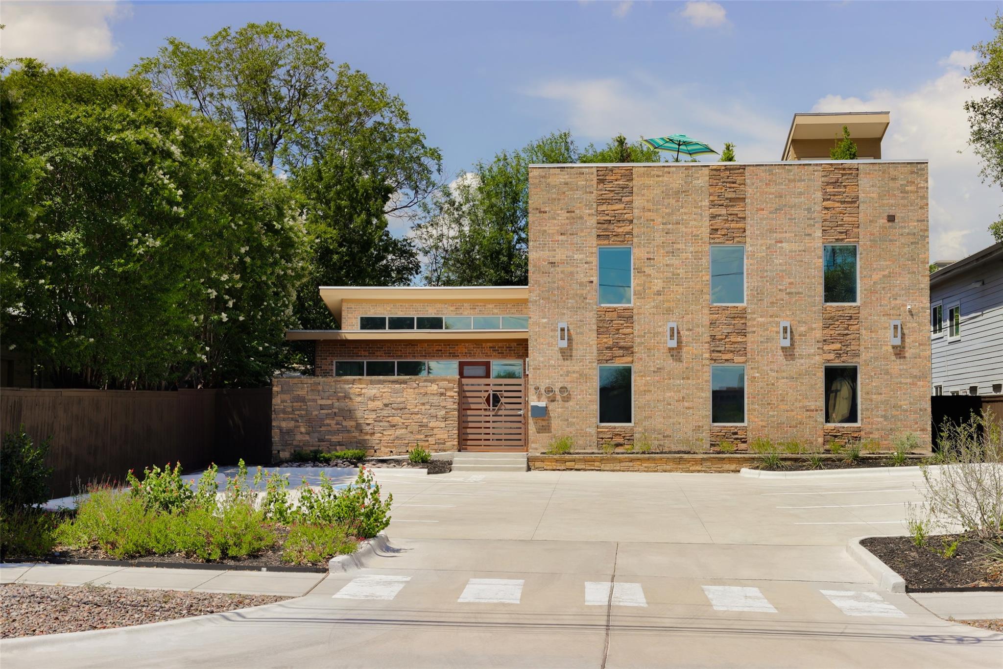 900 W North Loop BLVD