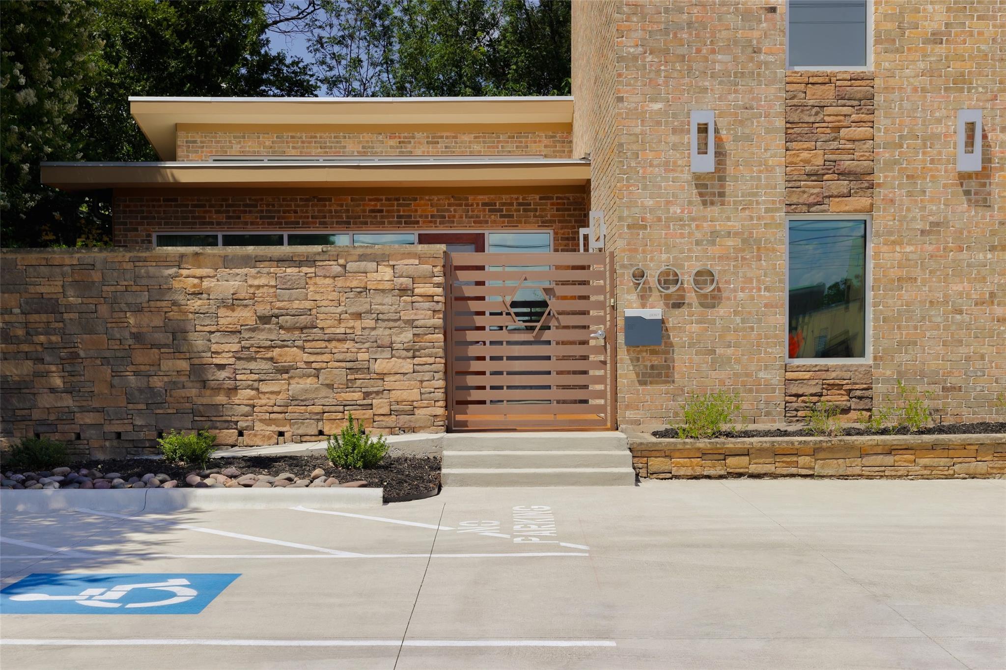 900 W North Loop BLVD