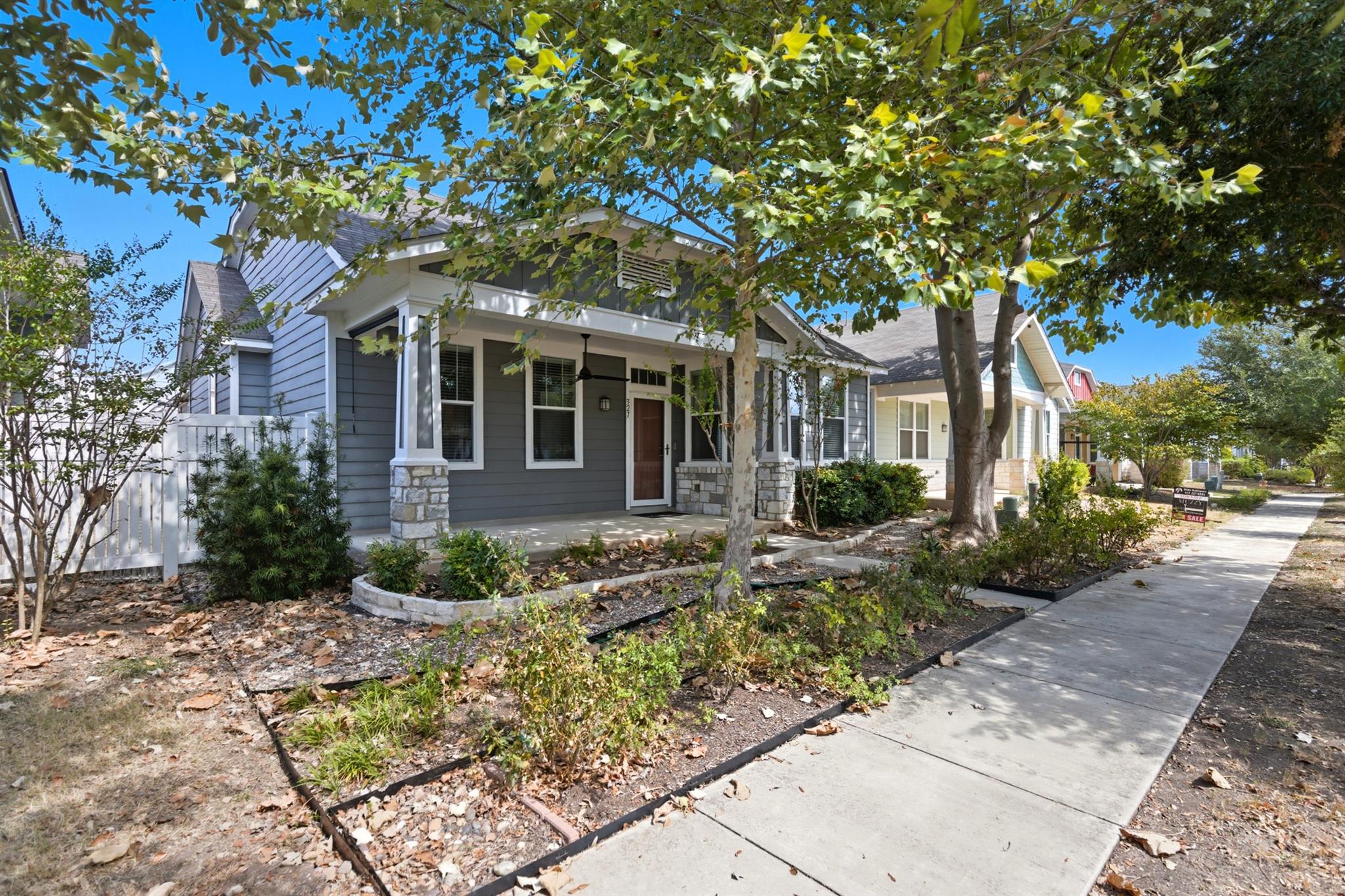 327 Rachel ST