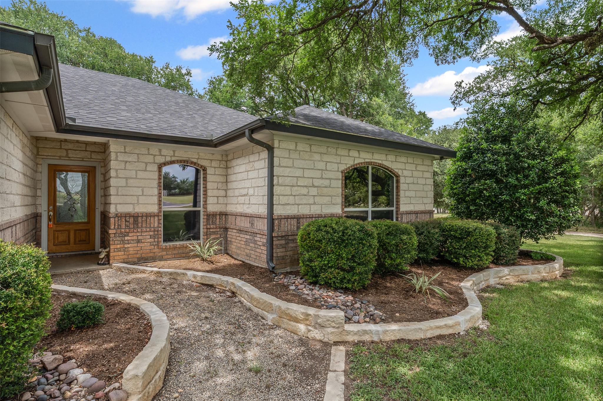 574 Rose LN