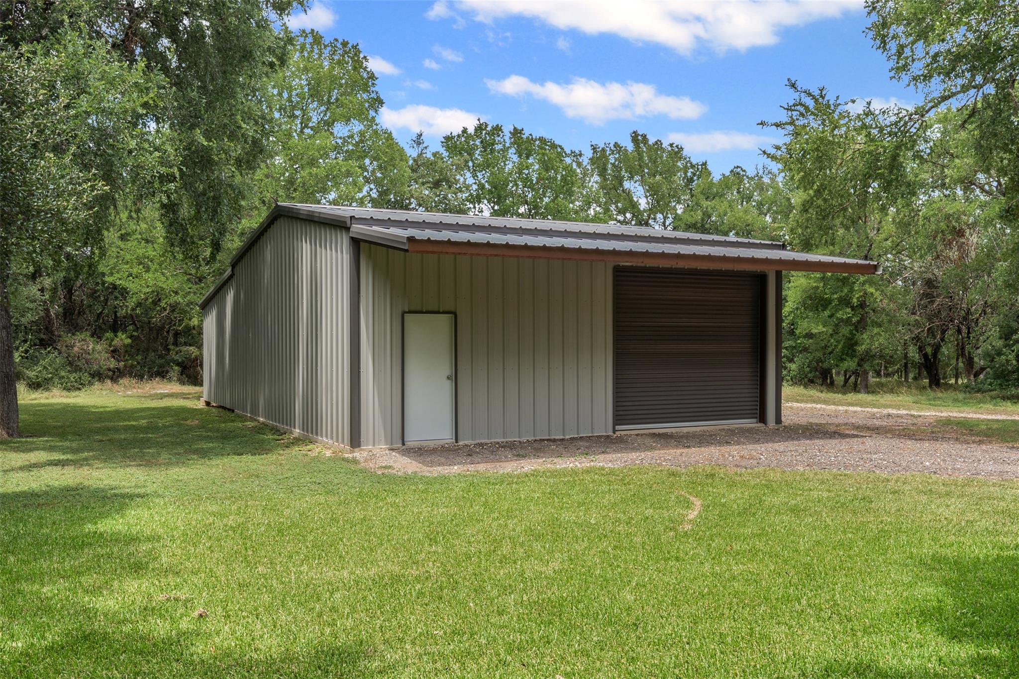 574 Rose LN