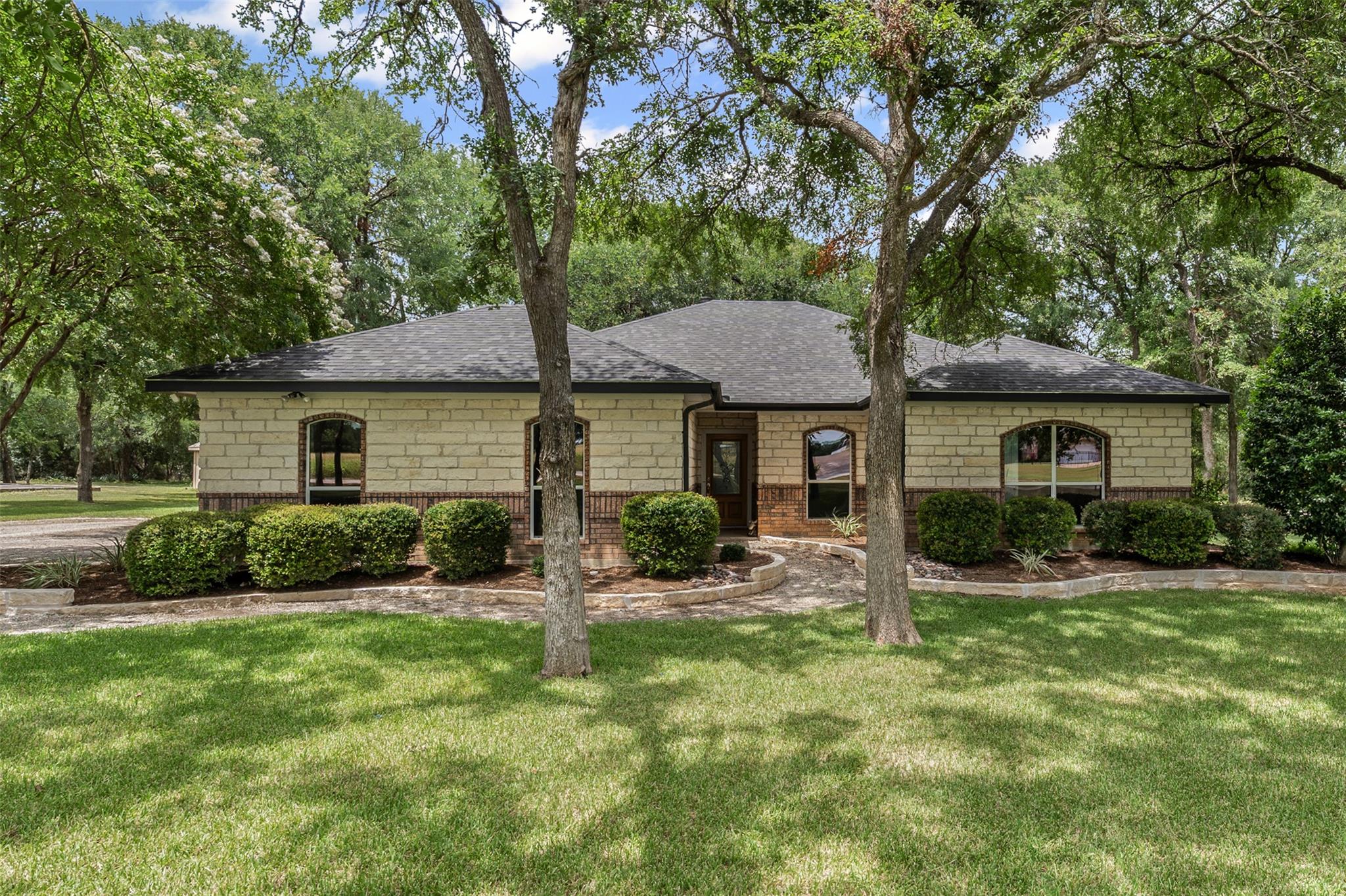 574 Rose LN