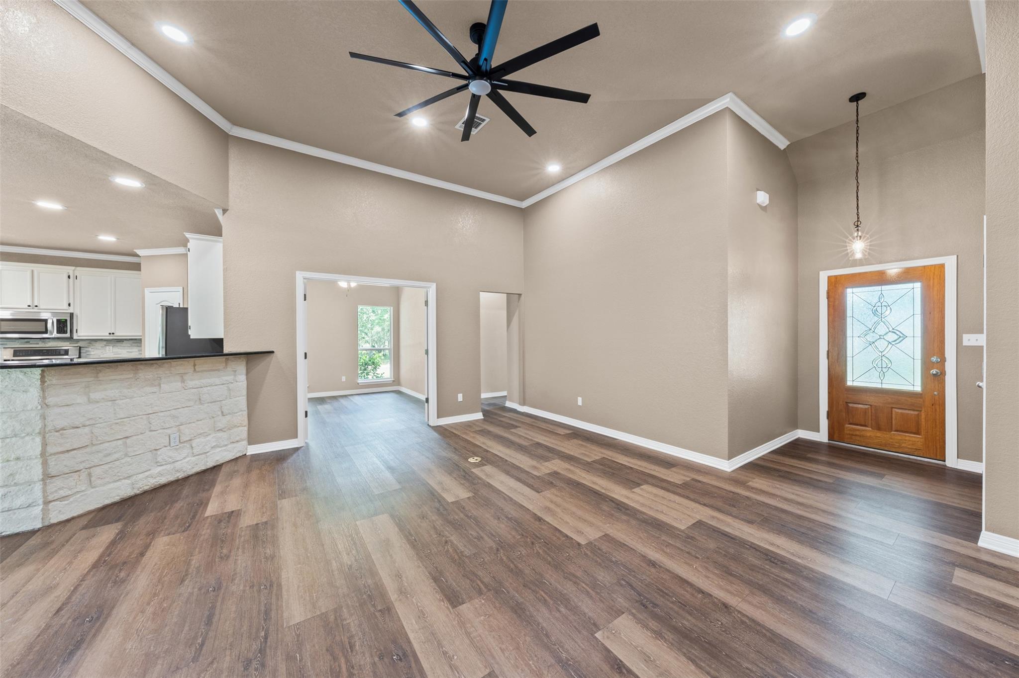574 Rose LN