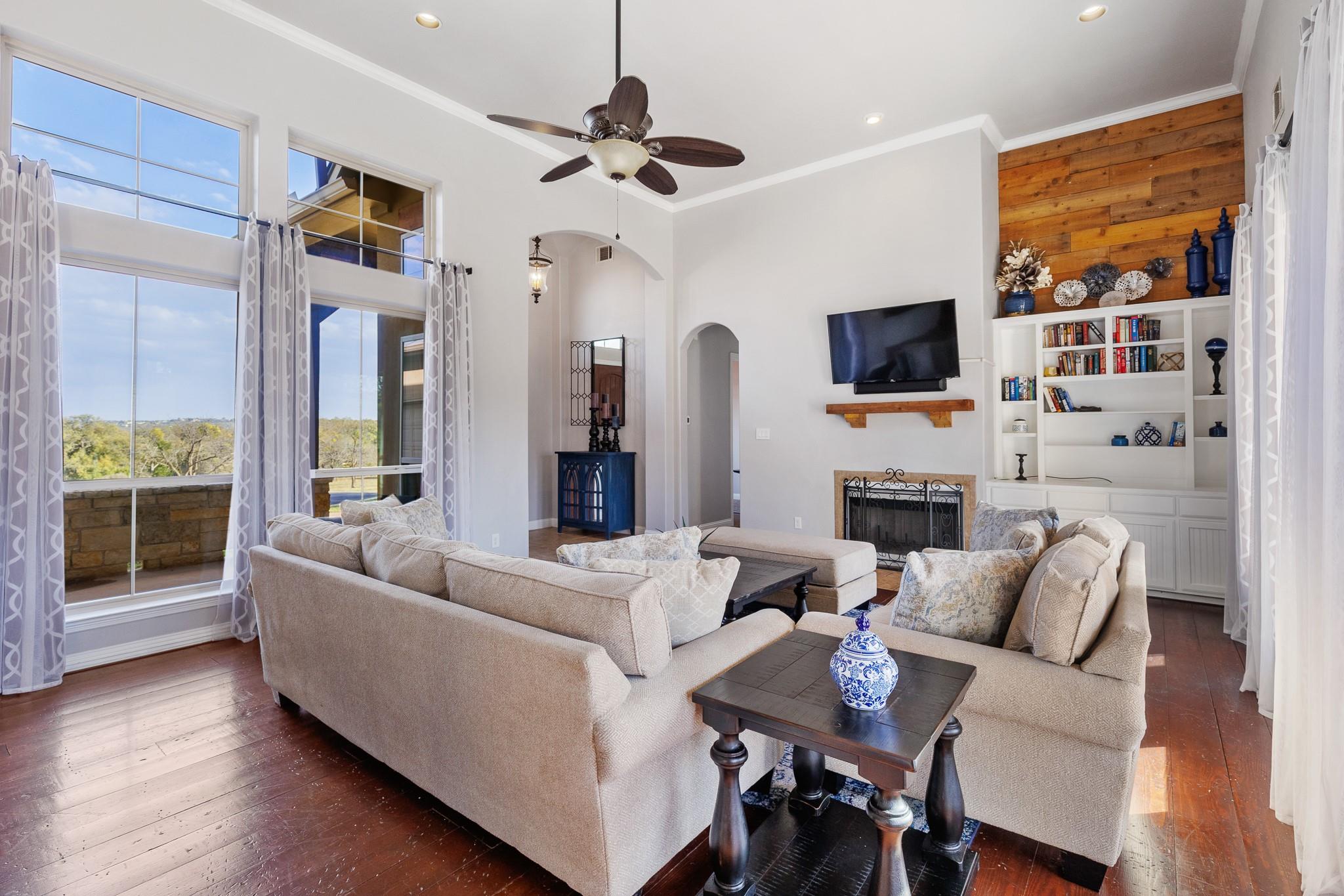 3206 Douglas DR