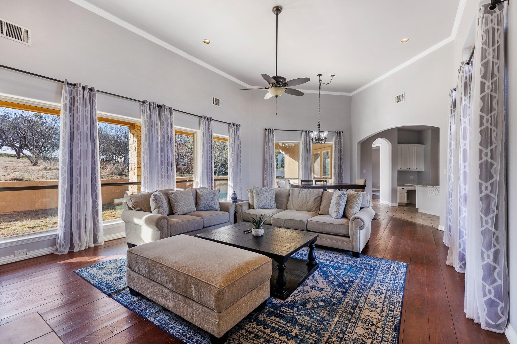 3206 Douglas DR