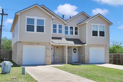 1501 S Claremont CIR Units # A & B Marble Falls TX 78654
