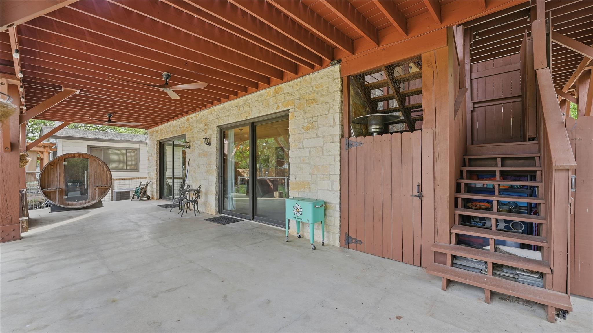 628 Country LN