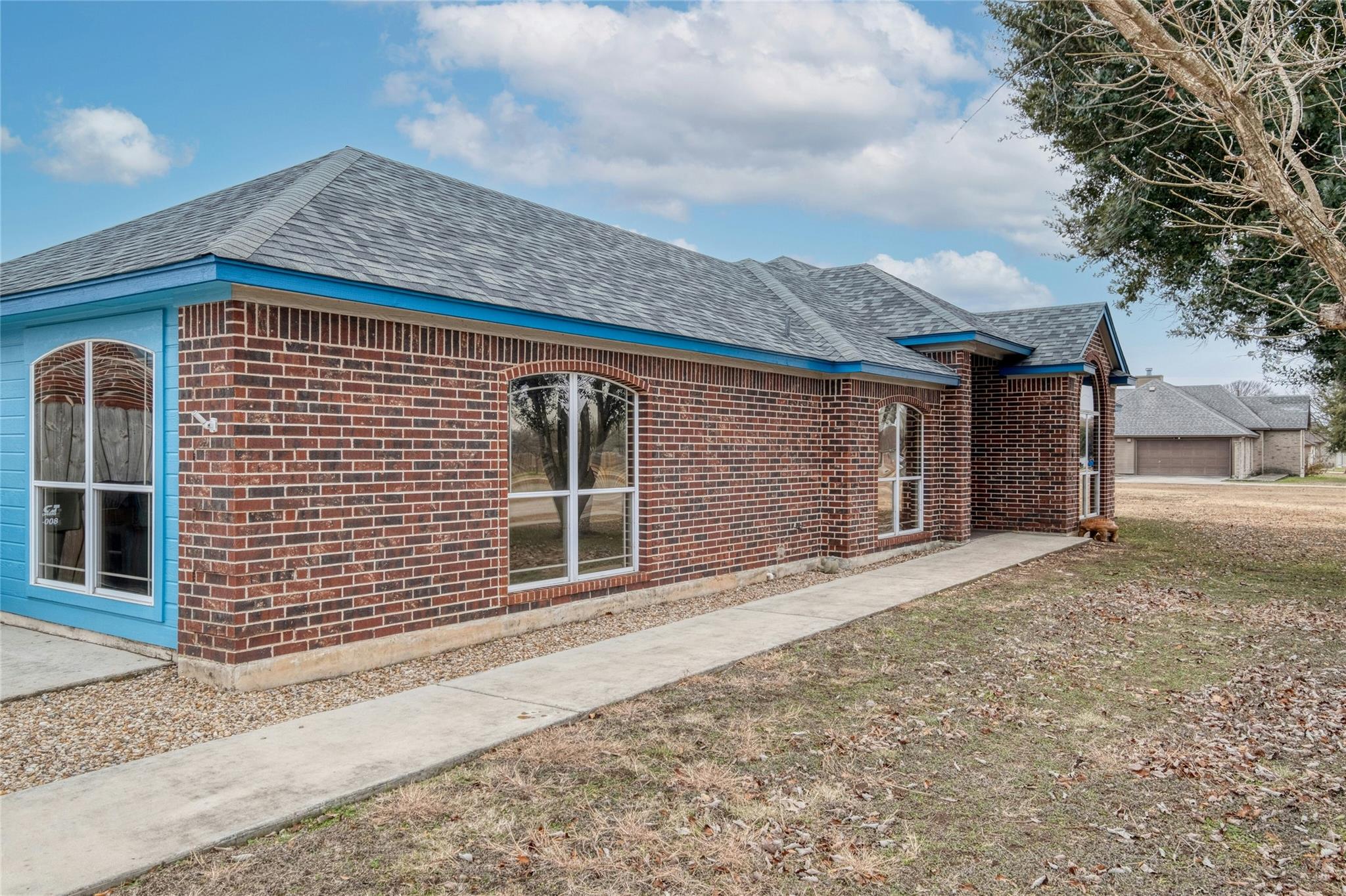 233 Thomas DR