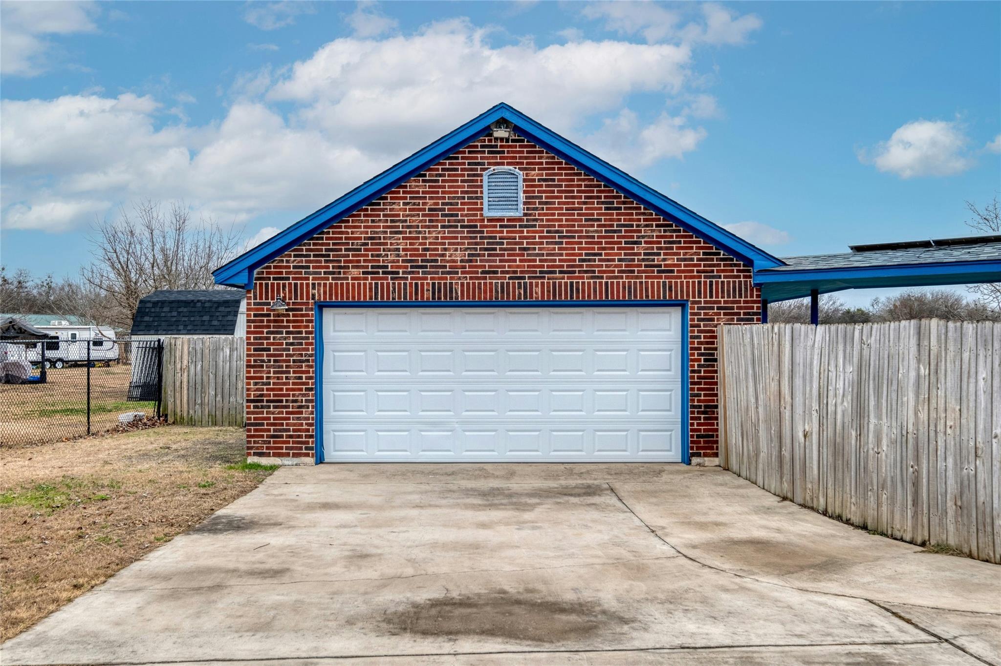 233 Thomas DR