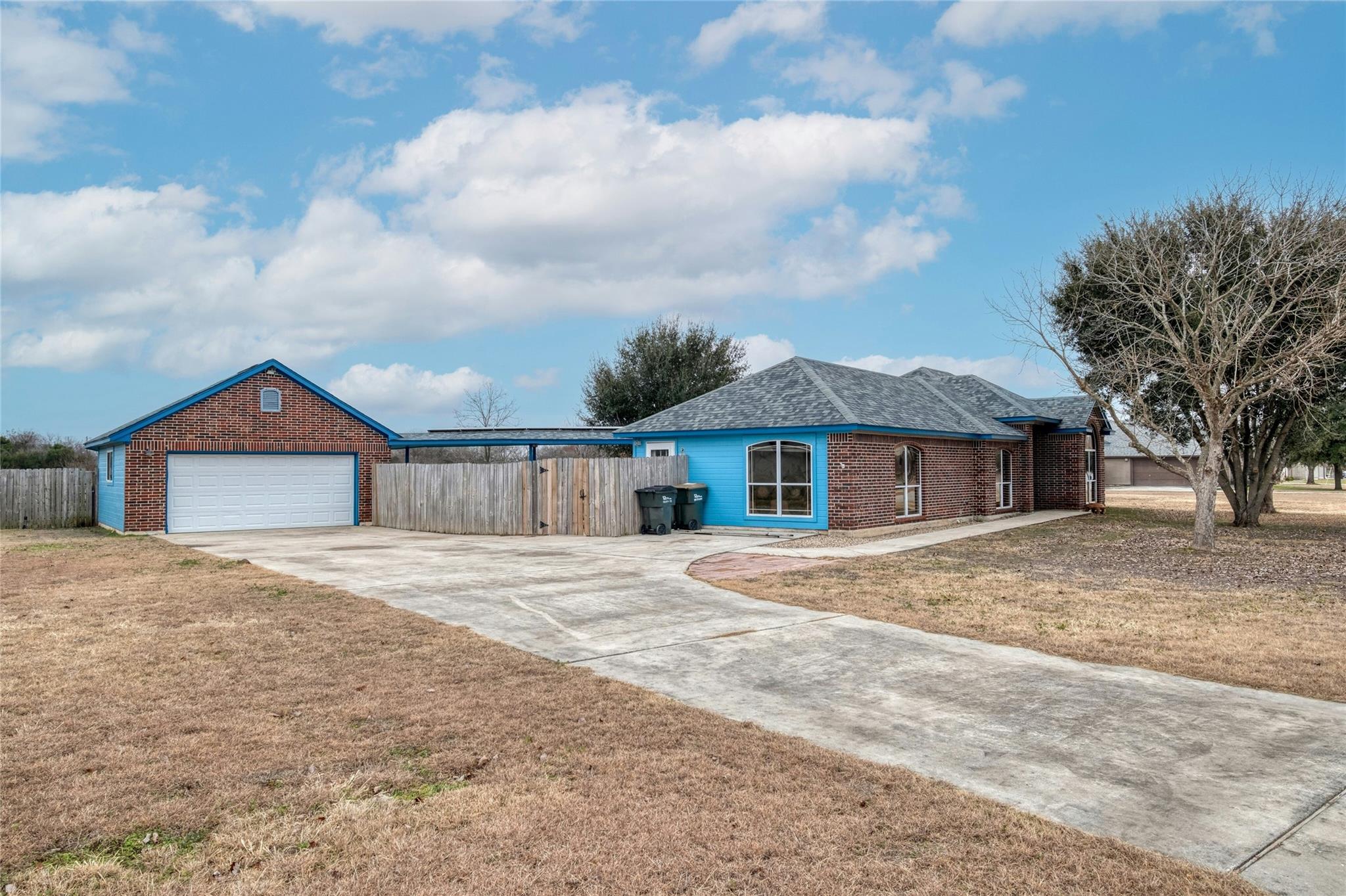 233 Thomas DR