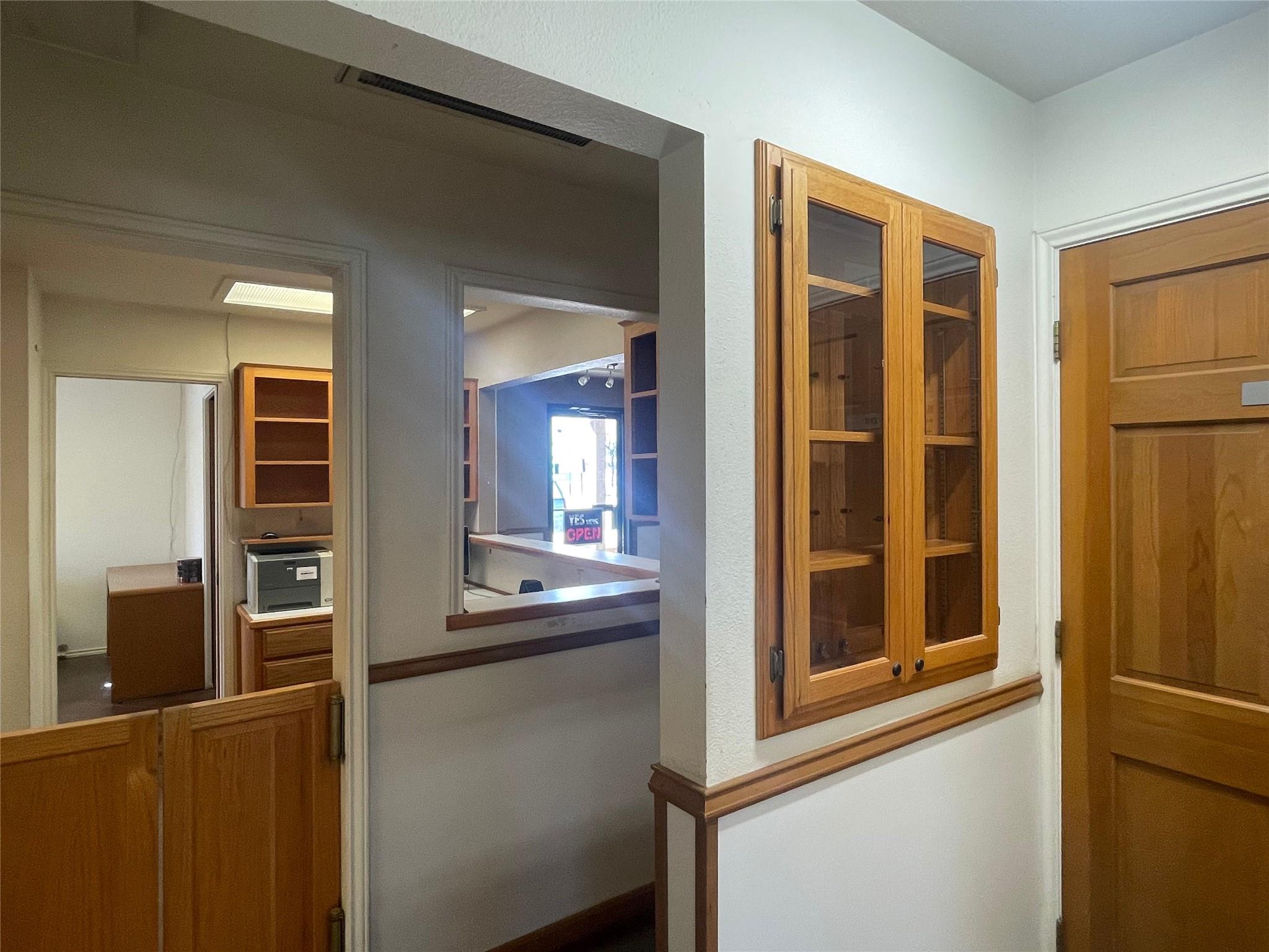 1312 N US Highway 281