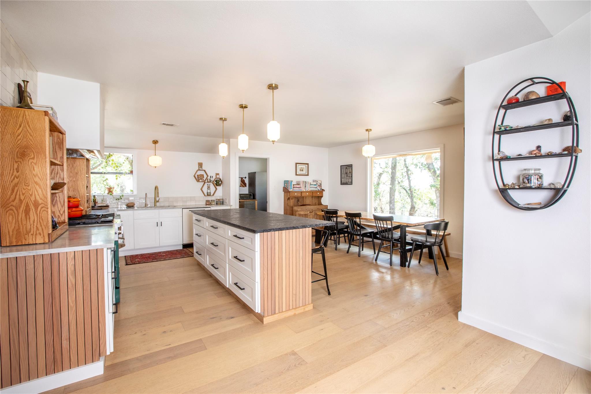 301 Lander LN