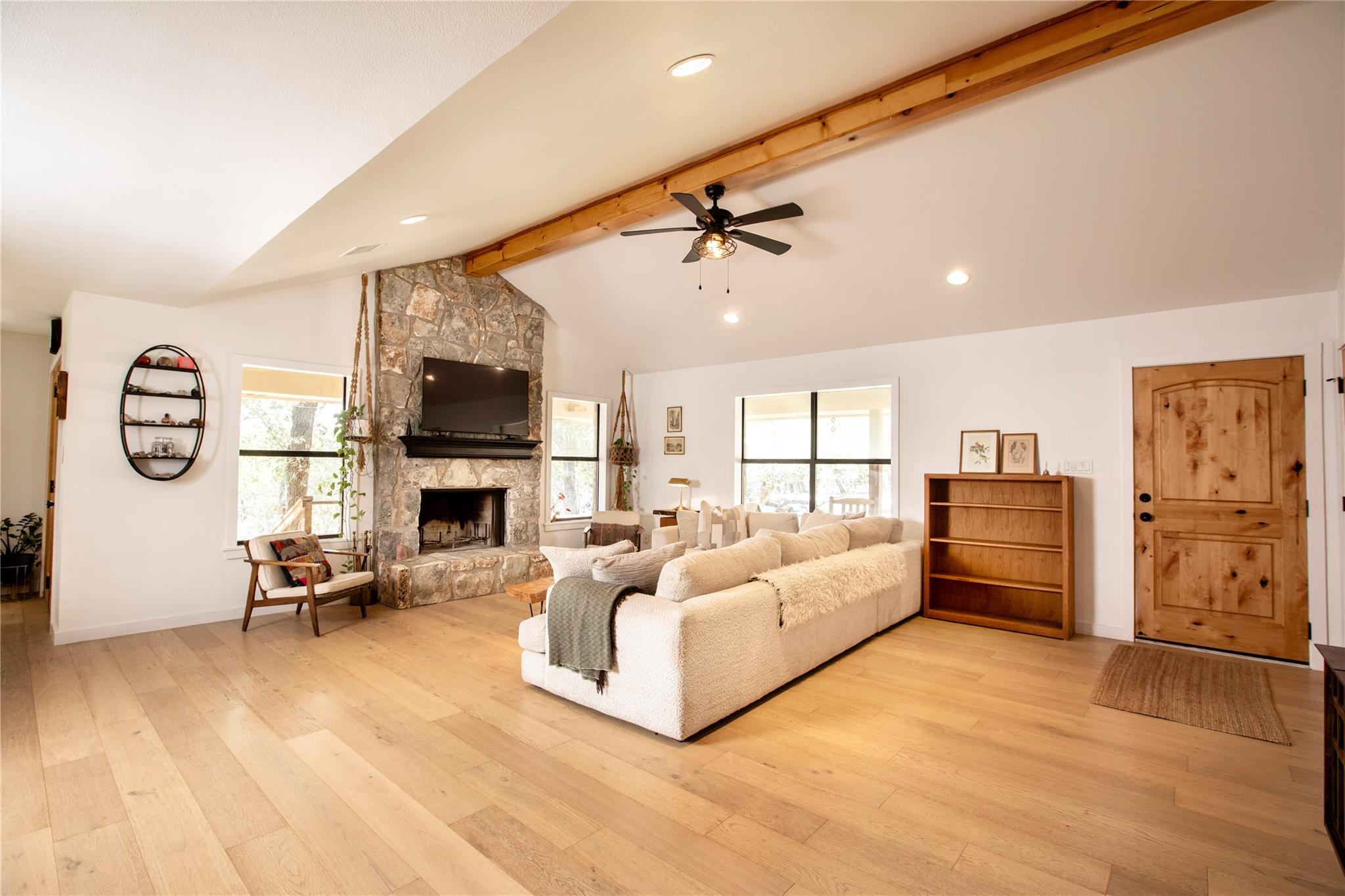 301 Lander LN