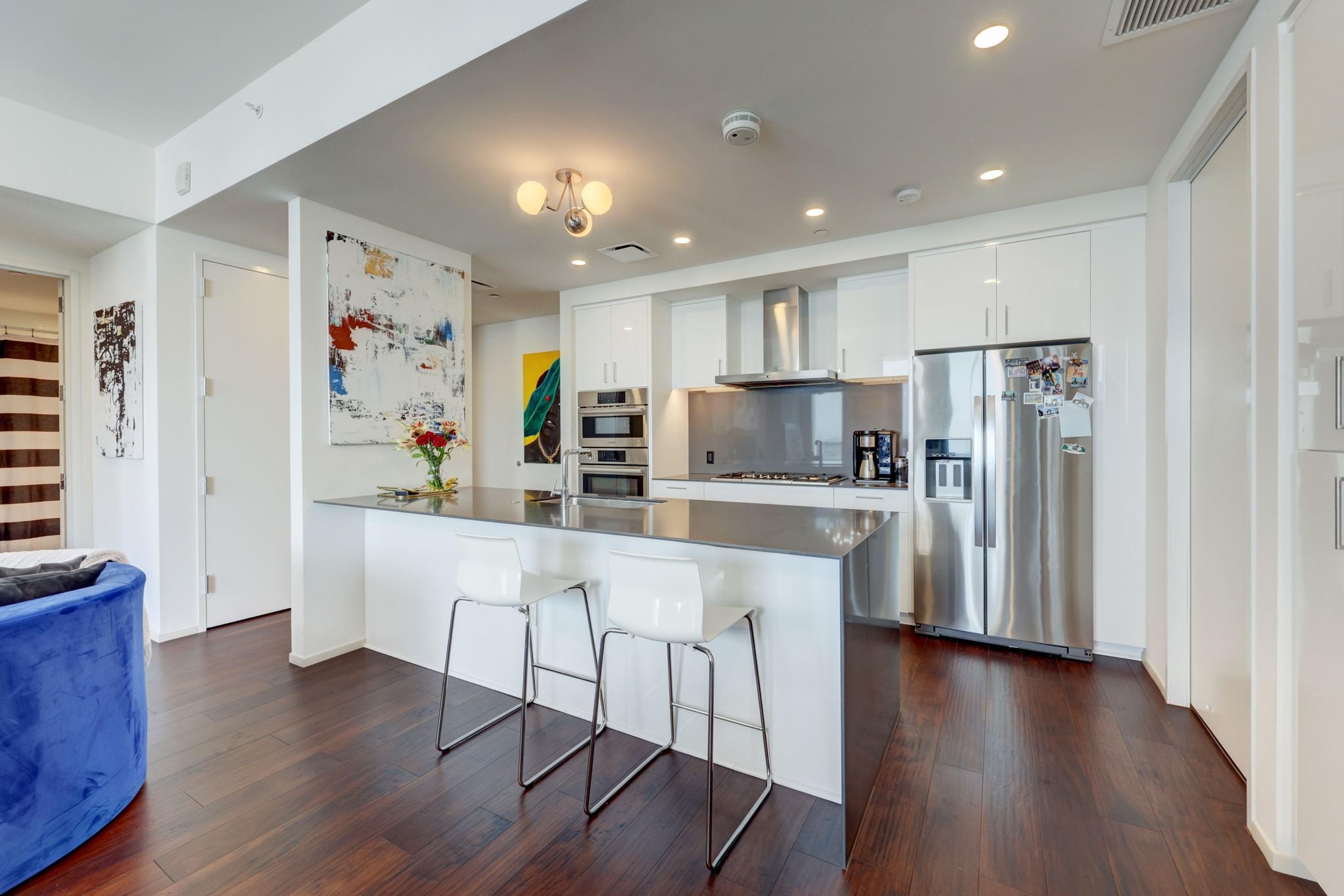 301 West Ave 4302