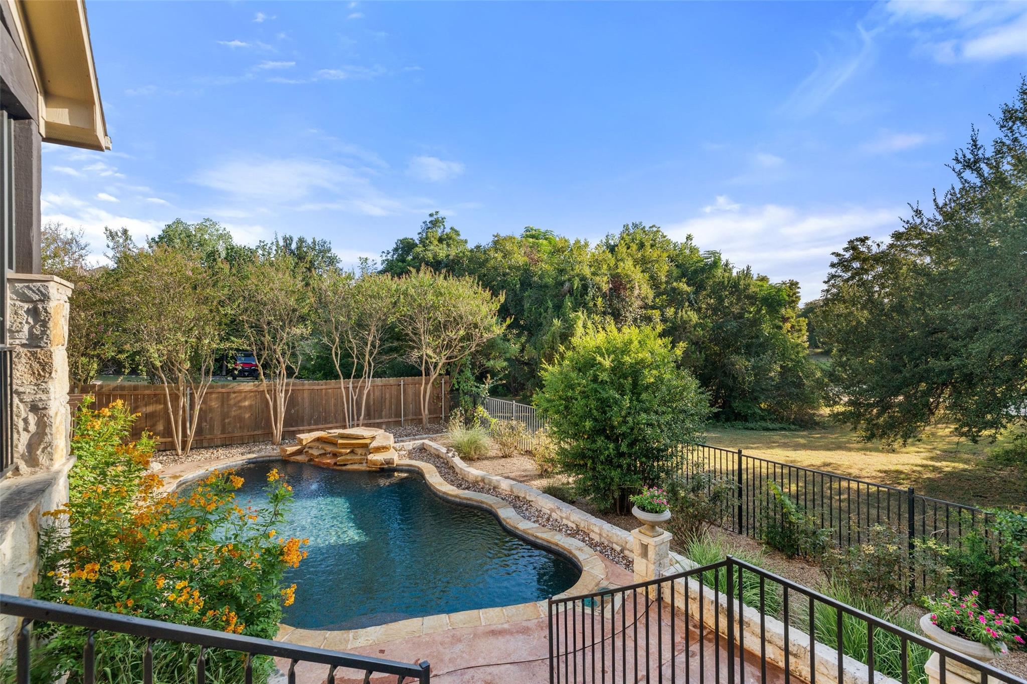 581 Aspen DR