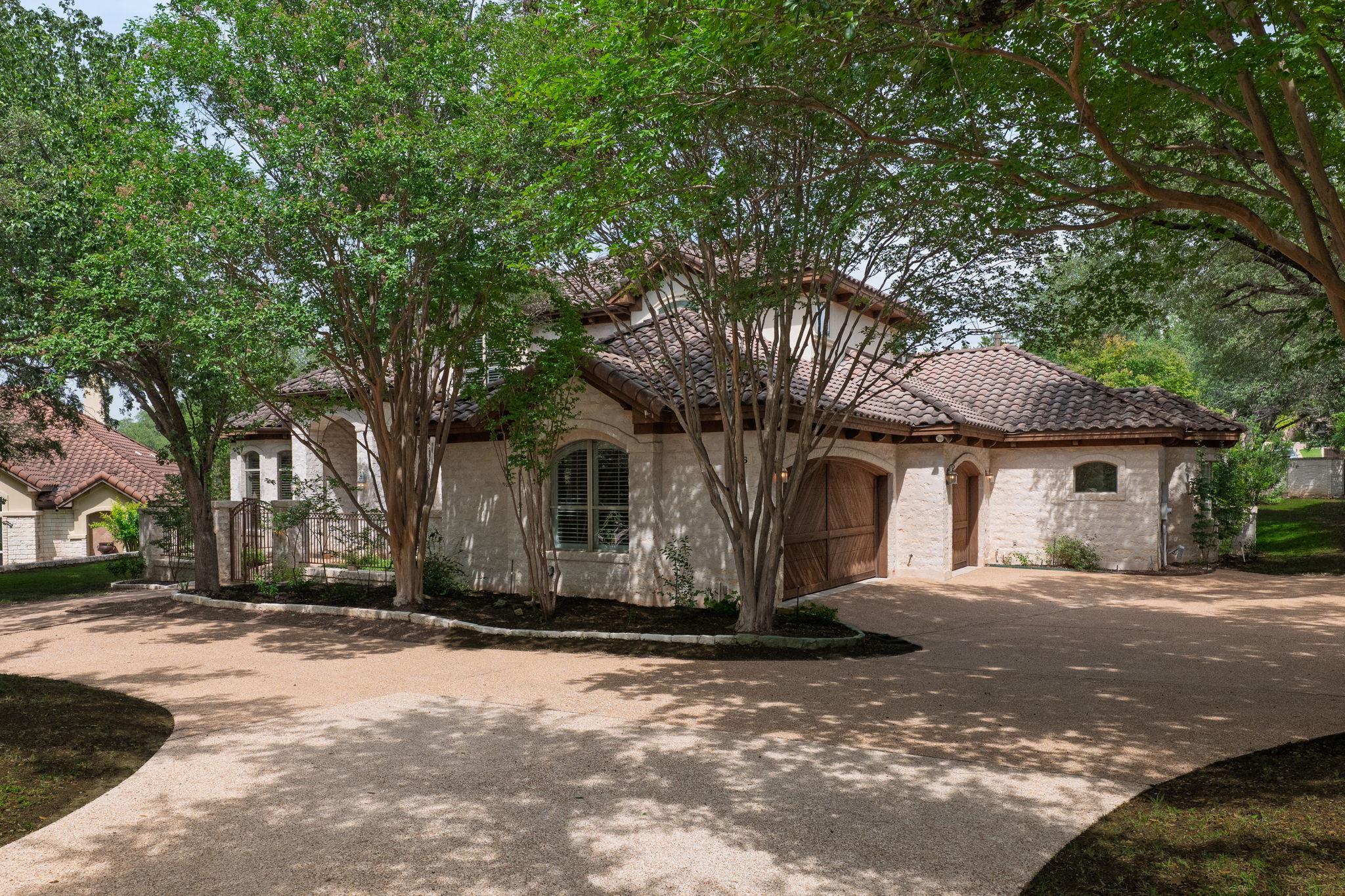 106 Lakeway Hills CV