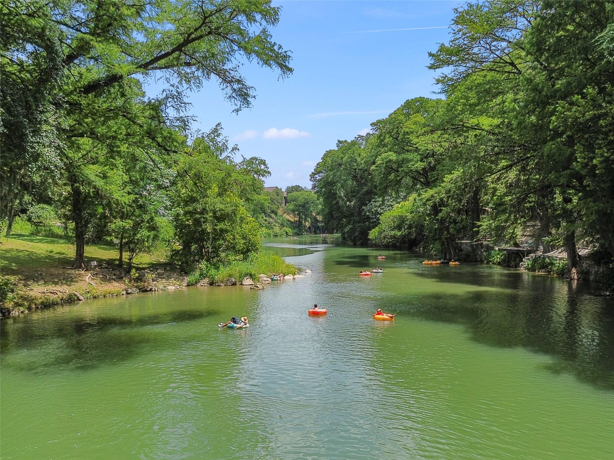 1033 Gruene RD