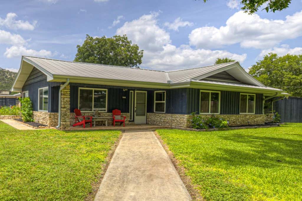 Photo of 635 Riverside Path PATH, Canyon Lake, TX 78133 (MLS # 4021701)