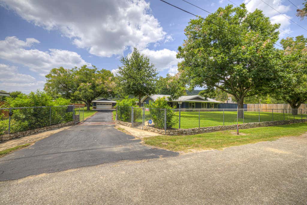Photo of 635 Riverside Path PATH, Canyon Lake, TX 78133 (MLS # 4021701)