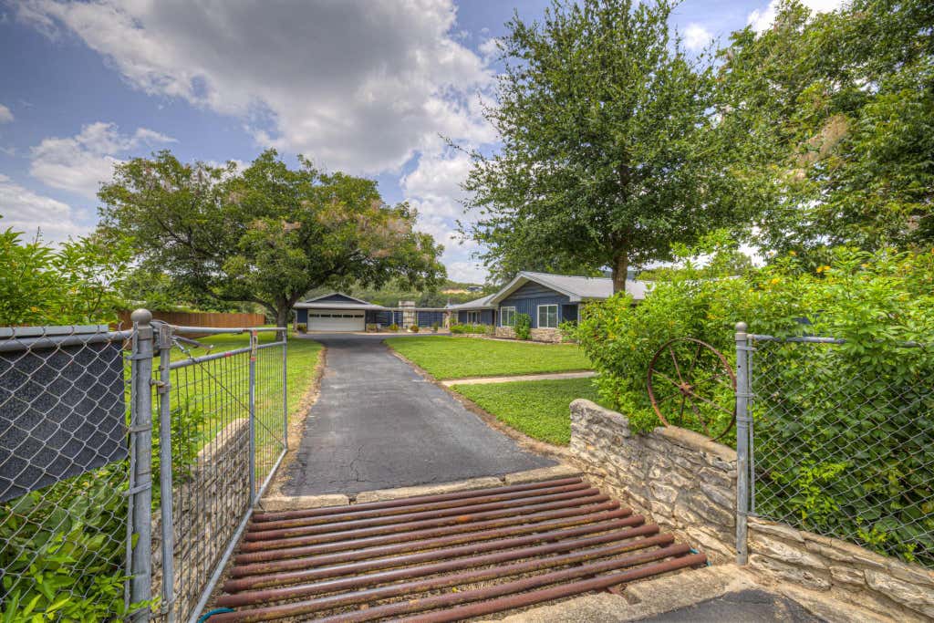 Photo of 635 Riverside Path PATH, Canyon Lake, TX 78133 (MLS # 4021701)