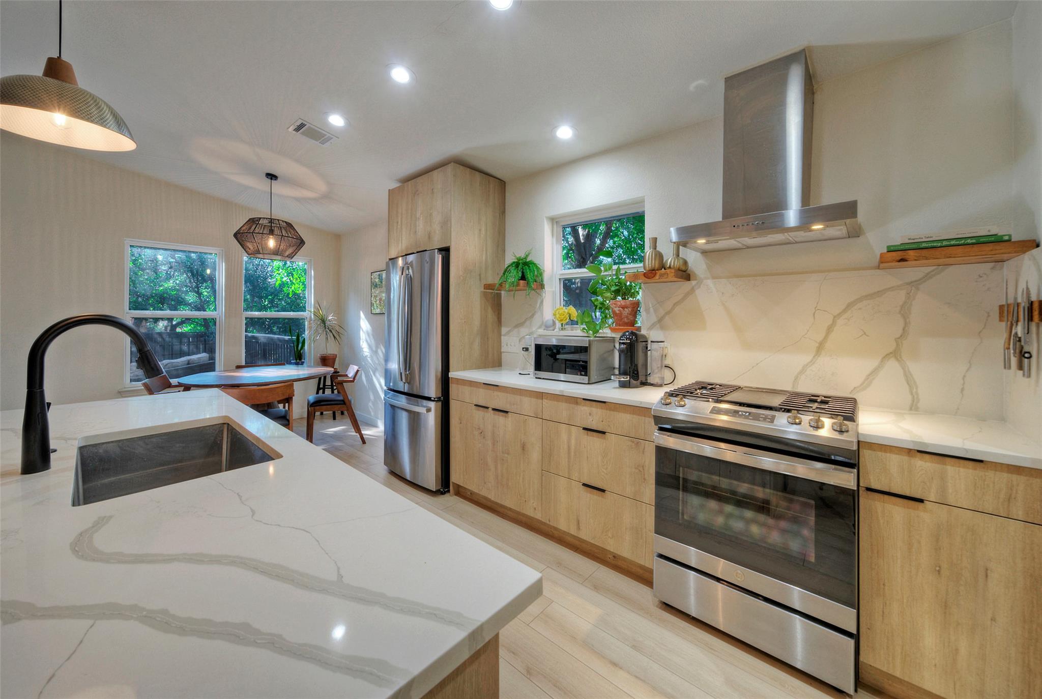 8406 Los Ranchos DR