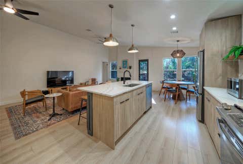 Tiny photo for 8406 Los Ranchos DR, Austin, TX 78749 (MLS # 4015500)