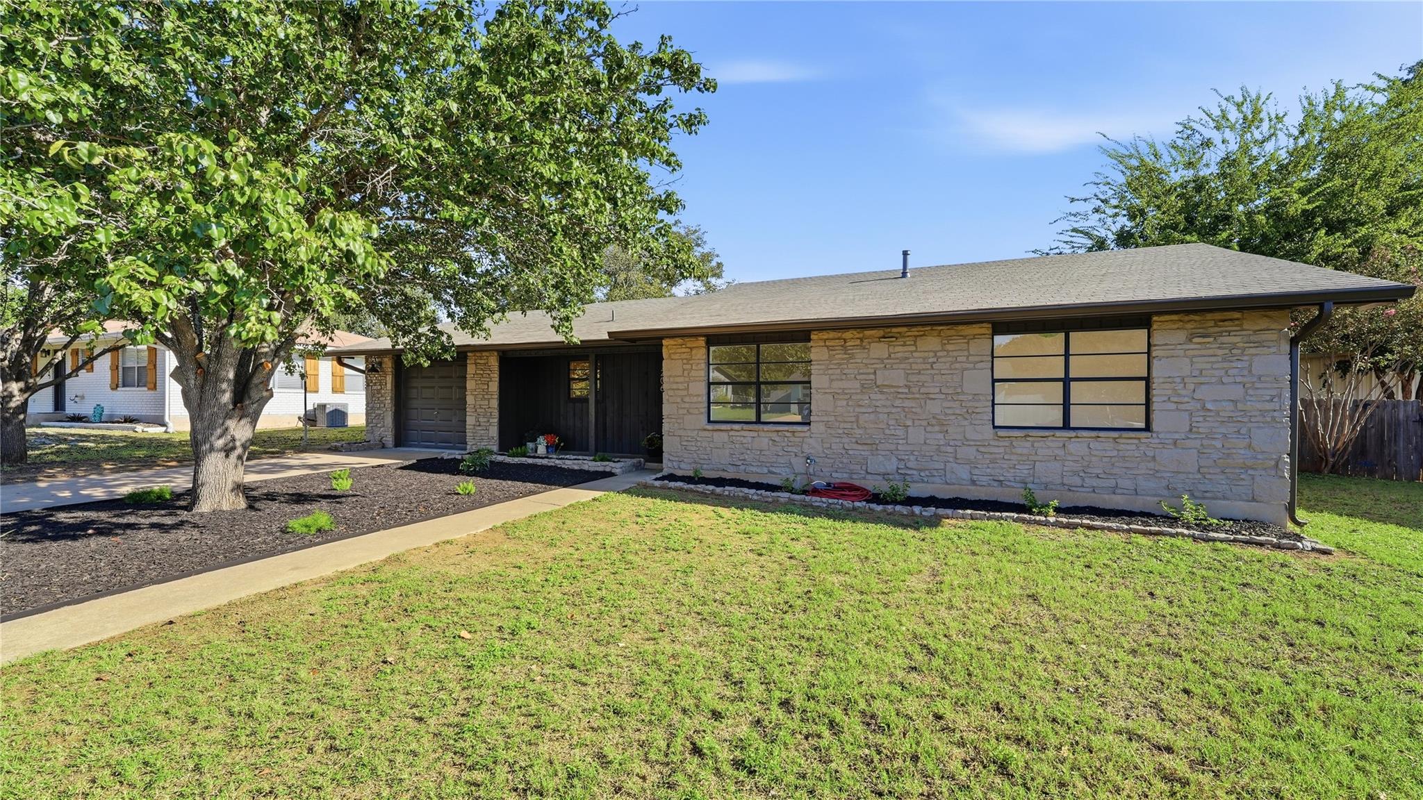 206 Glenmoor DR