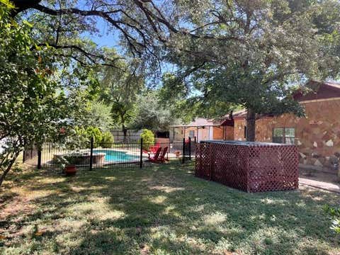 Photo of 1506 E 2nd ST, Austin, TX 78702 (MLS # 7615434)